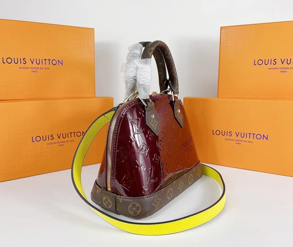 ルイヴィトンバッグ背面デザイン